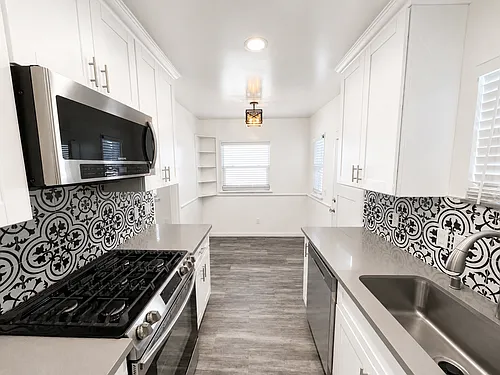 Completely Remodeled Spanish Style Midtown Apartment! Air Conditioning! Photo 1