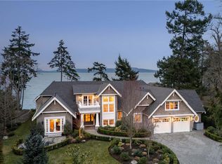 2616 Queenswood Ln, Saanich, BC V8N 1X5