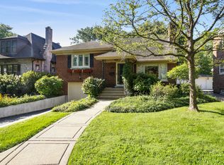 367 Blythe Rd, Riverside, IL 60546