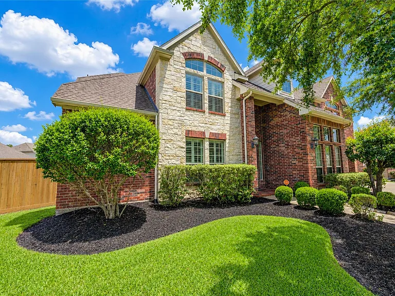 1335 Altavilla Ln — Photo 1