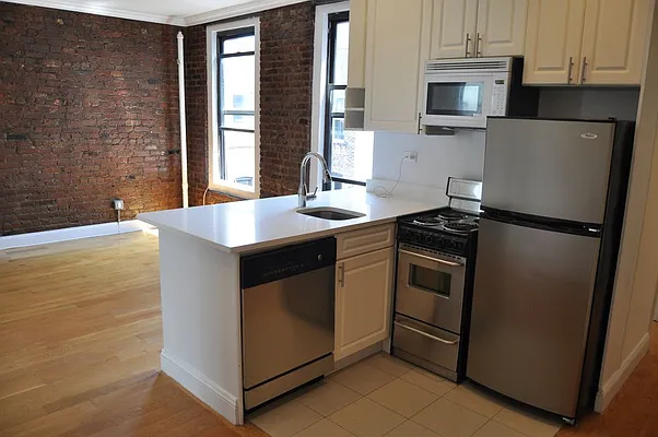 Rented by Sky Management | media 16