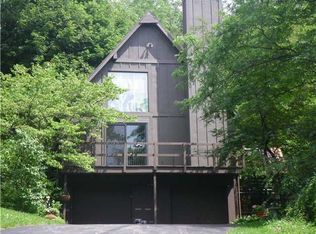 12 Brandywine Ln, Fairport, NY 14450