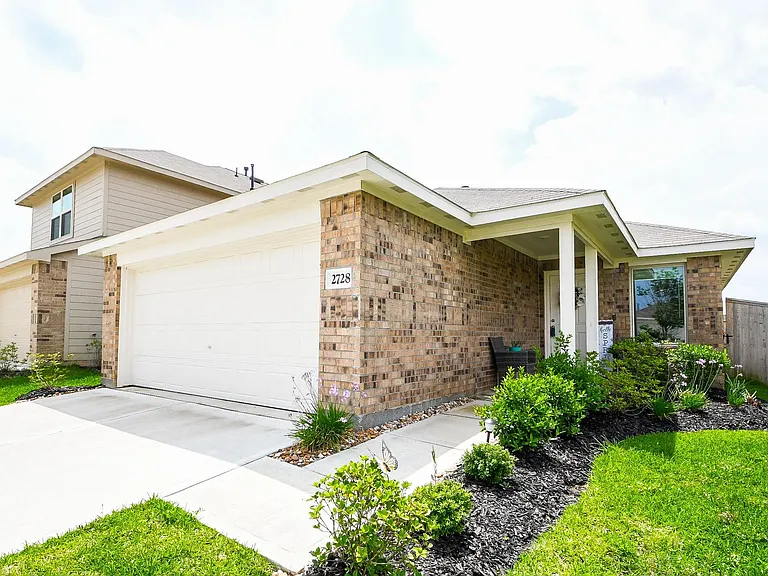 2728 Cadiz Bay Dr — Photo 3