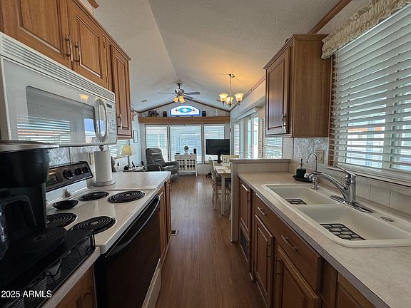 3rd image of 421 E Ocotillo Dr