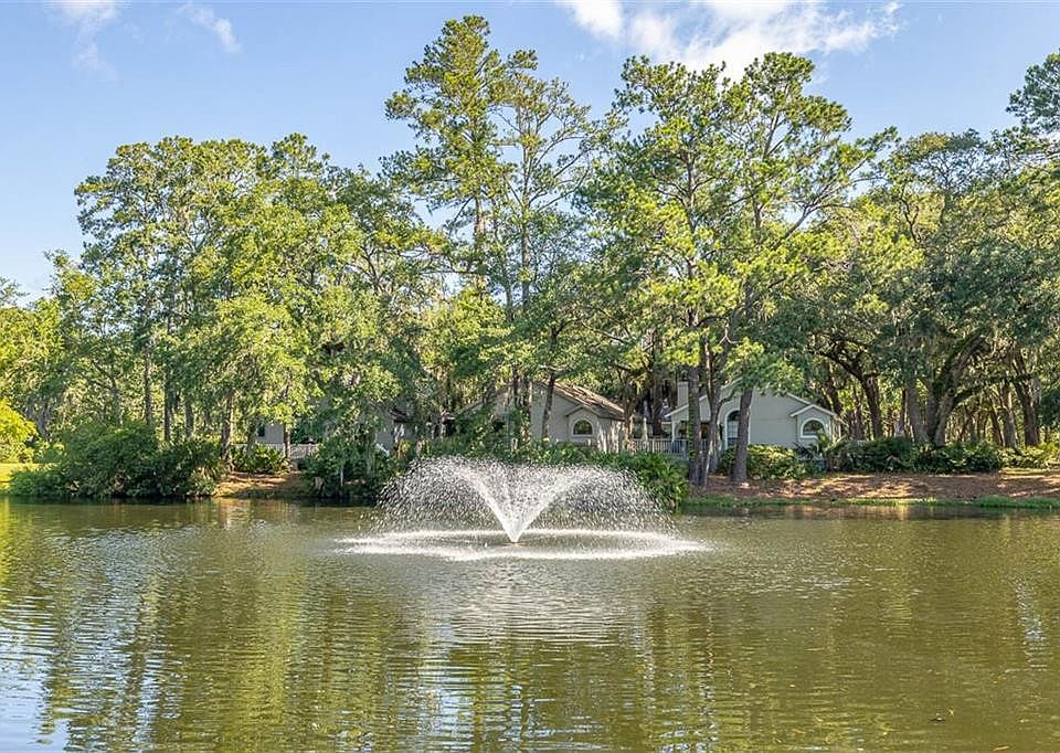 1st image of 40 W Lake Dr