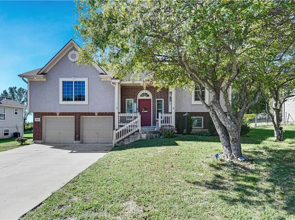 602 S Sunset Ln, Raymore, MO 64083