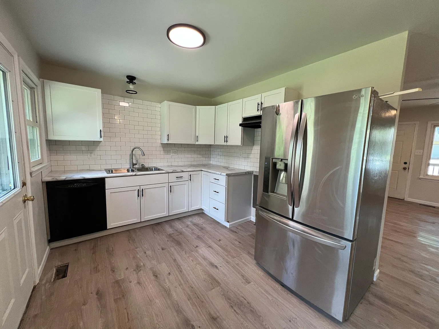 5224 SW 31st Ter — Photo 4