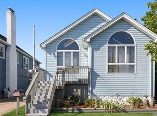 1036 Traymore Blvd, Island Park, NY 11558