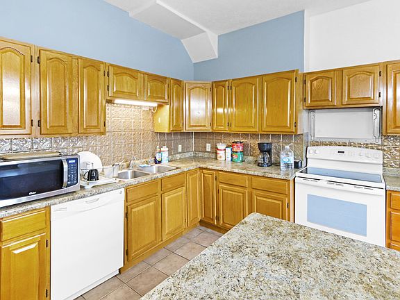 4th image of 247 W 3rd St