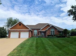 2303 Woodridge Ct, Saint Joseph, MO 64506