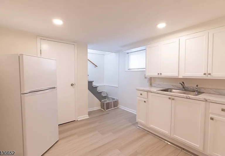 210 Globe Ave — Photo 27