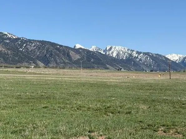 21 Pinky Winky Dr, Etna, WY 83118