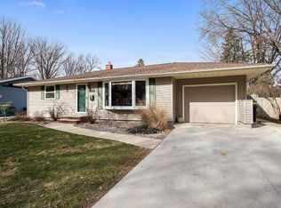 1066 Kenwood St, Green Bay, WI 54304
