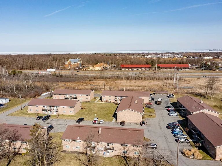 Holiday Meadows Apartments — Photo 3