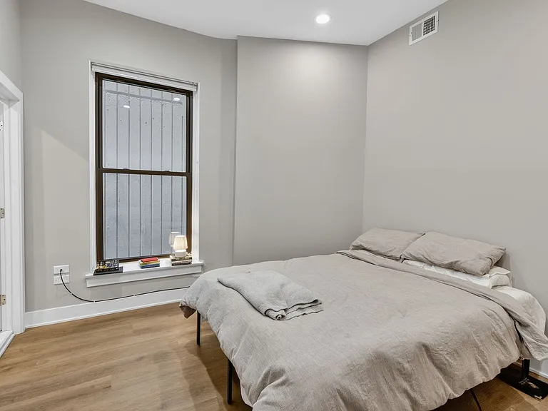 1421 N Dearborn St — Photo 18