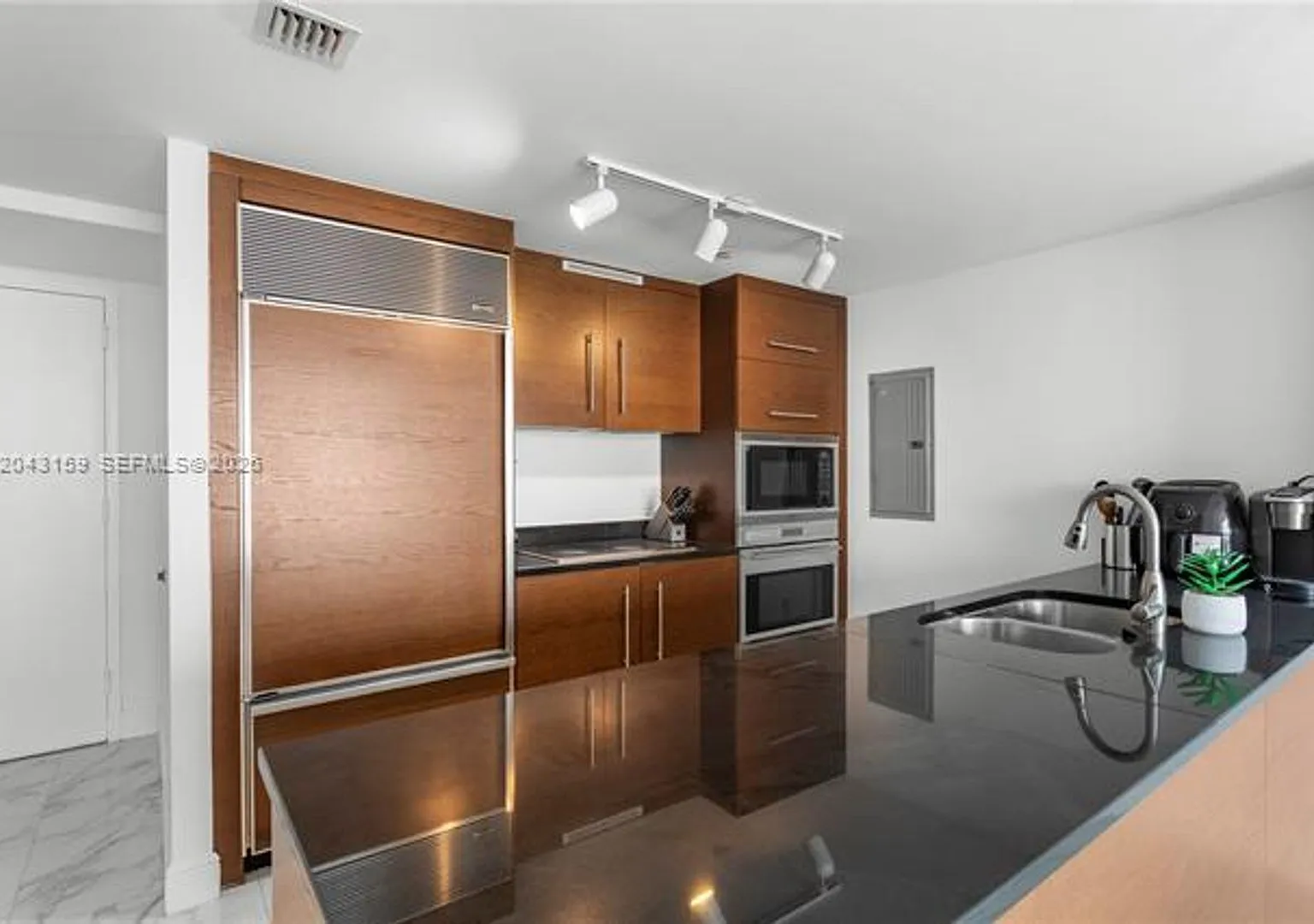 465 Brickell Ave cu-5505, Miami, FL 33131 — Photo 1