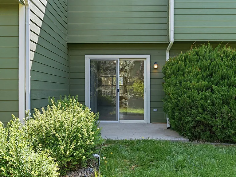 802 Waterglen Dr #D17 — Photo 29