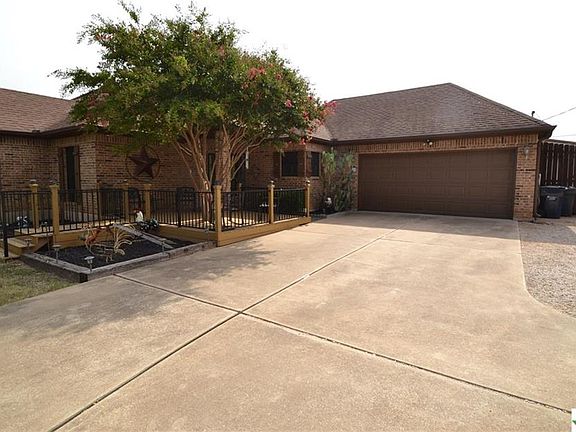 3rd image of 202 Carriage Oaks Dr