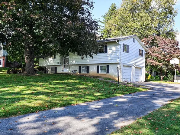 53 Logging Rd, Leola, PA 17540