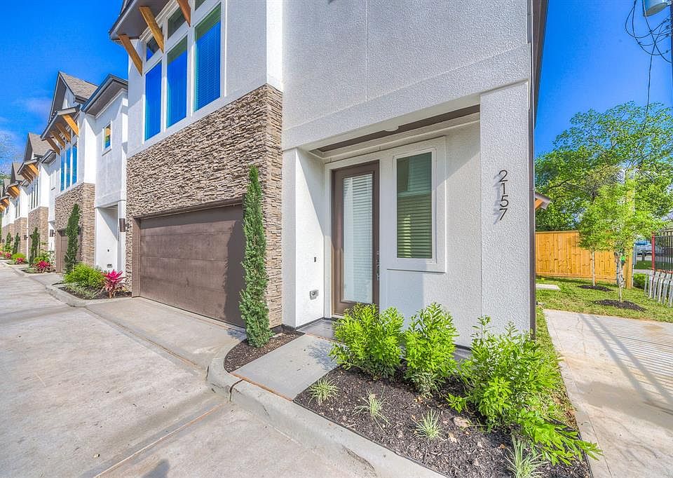 1st image of 2135 Hoskins Dr