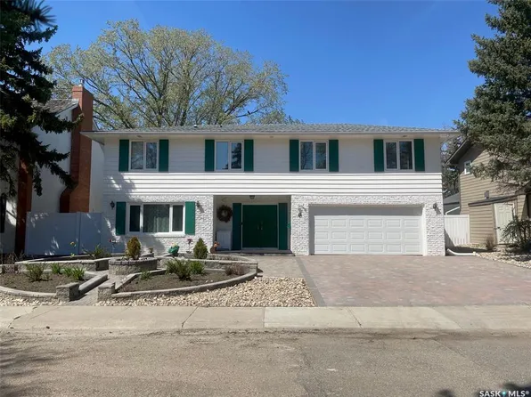 6 Hogarth PLACE, Regina, SK S4S 4J8