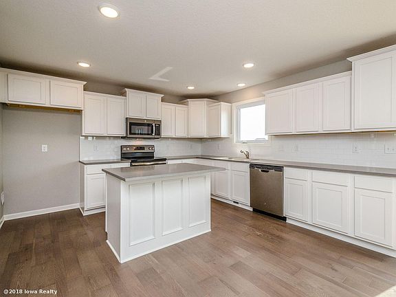 2nd image of 675 NE Wilden Dr