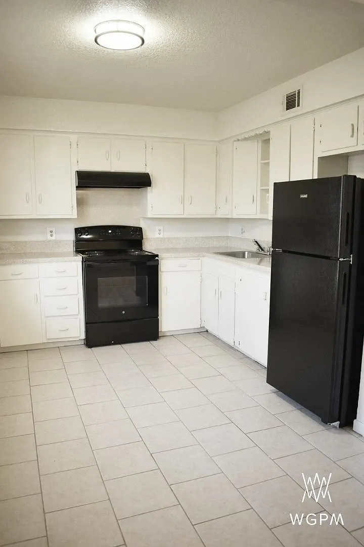 Legendary Apartments — Photo 3