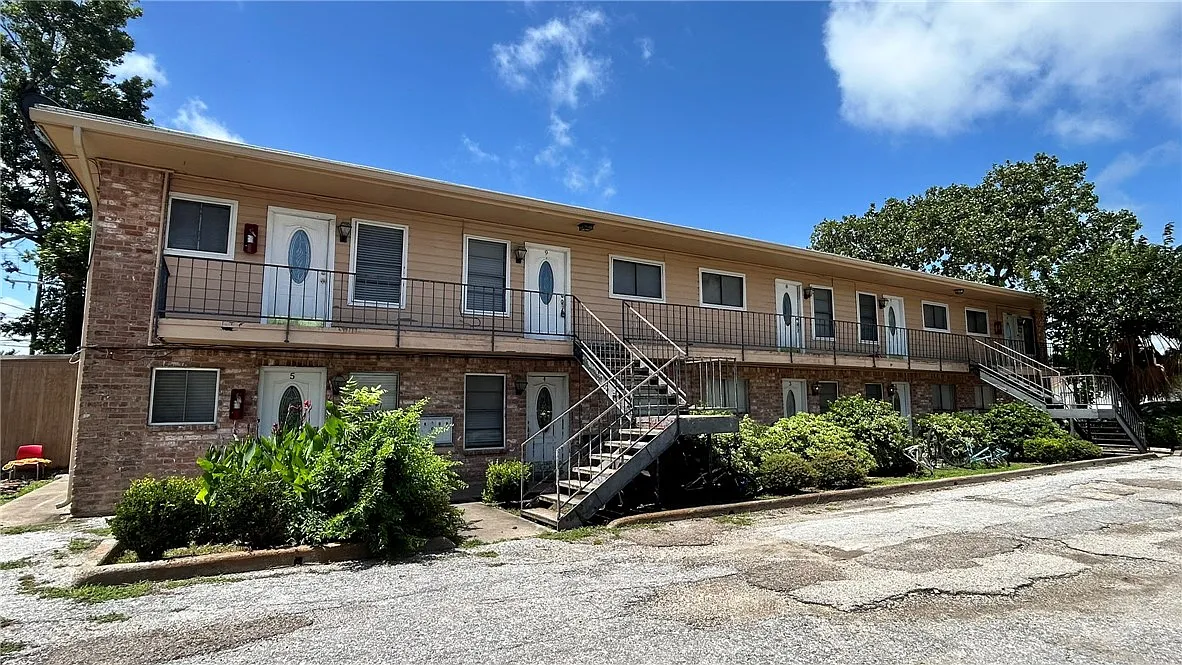 1 bed, 1.0 bath, 777 sqft, $975 — Photo 1