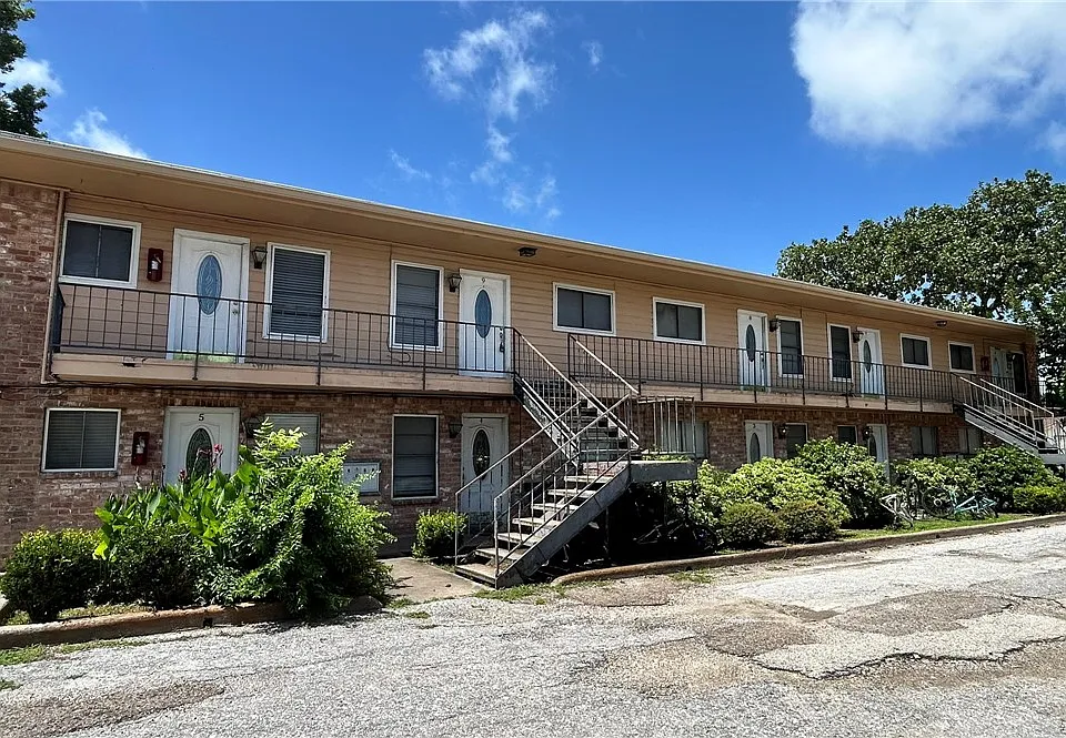 1004 Austin St #9