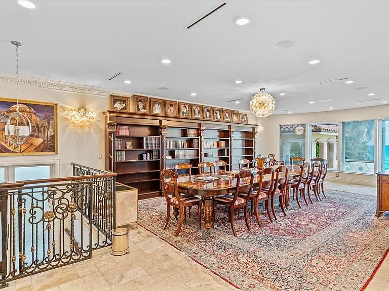 555 Ocean Blvd — Photo 15
