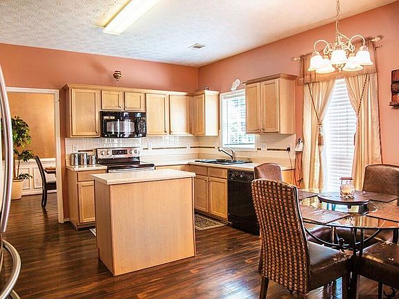 3rd image of 835 Dunagan Forest Dr