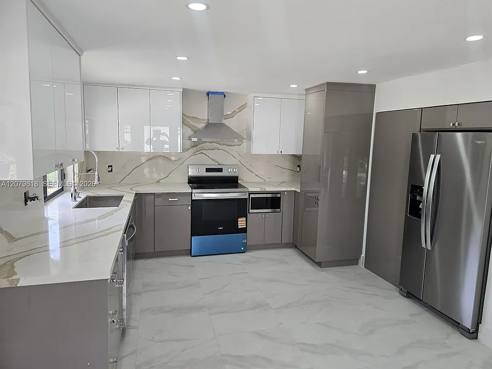 270 NW 147th St