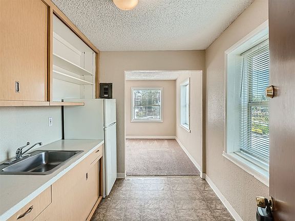 5th image of 412 E North Bend Way #7