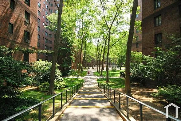 2150 E Tremont Ave #4G