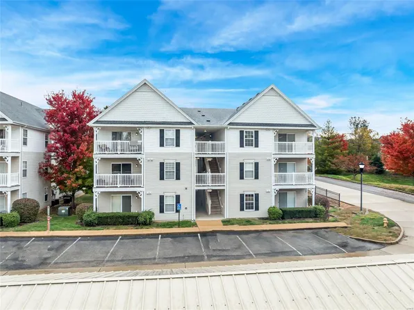 2490 Lampong Dr APT 300B, Saint Louis, MO 63125