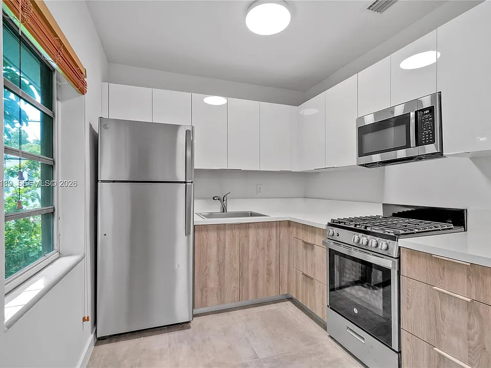 411 Santander Ave #1