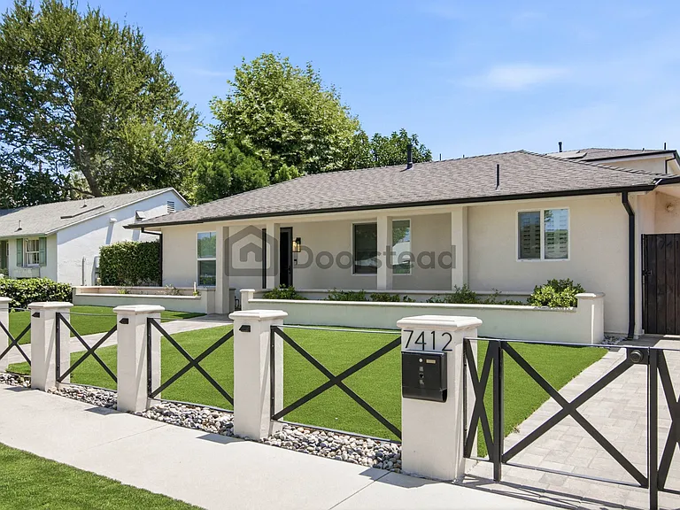7414 Lasaine Ave — Photo 4