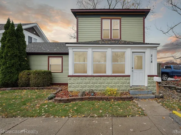 218 McCarthy St, Howell, MI 48843
