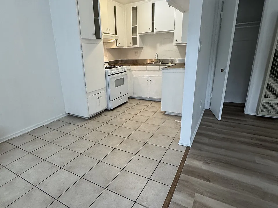 4047 W 23rd St #203