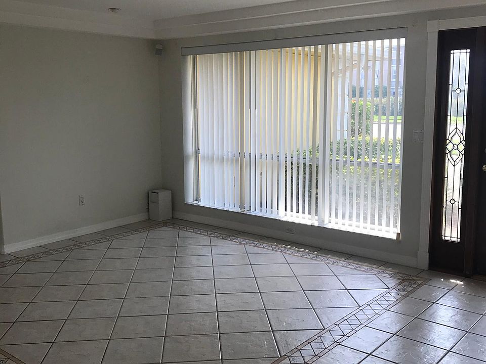 Front entry with Gulf Veiw, (great gulf sunset views)