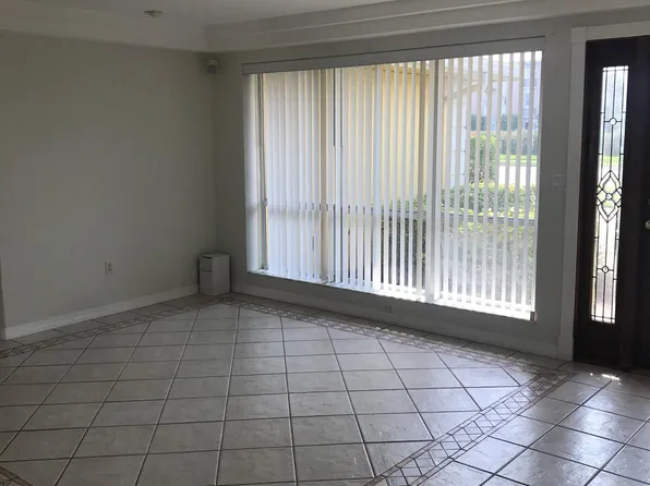 2517 Gulf Blvd, Belleair Beach, FL 33786