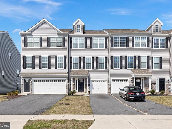 3rd image of 1415 Carrick Ct