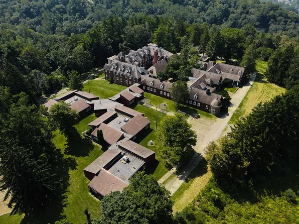 1500 Brinker Road, Wellsburg, WV 26070