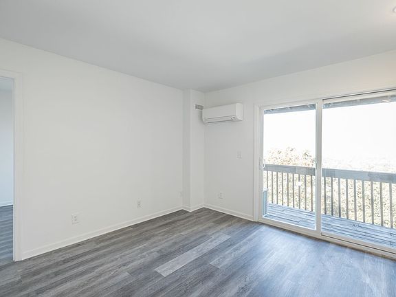 5th image of 73 Shallowford Rd APT 4