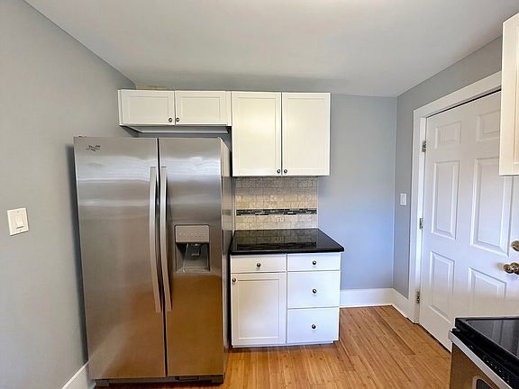 4th image of 214 S State St #2