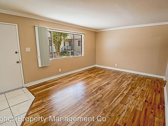 3rd image of 530 E Arbor Vitae St APT 09