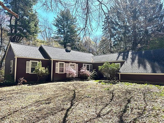 3rd image of 132 Ruggles St