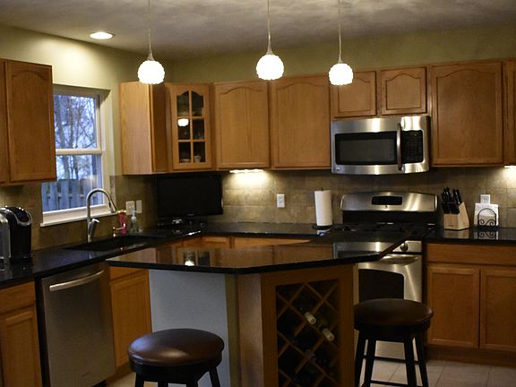 3rd image of 4284 Hughes Ave