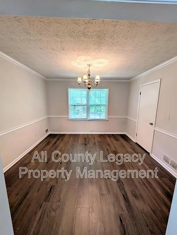 4 bed, 3.0 bath, 2450 sqft, $2,495 — Photo 4