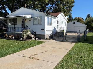 26360 Oakland St, Roseville, MI 48066